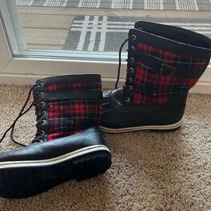 Size 8 Snow boots